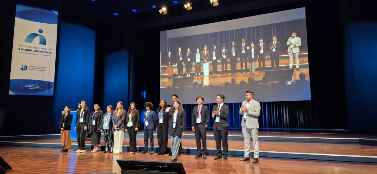 IB Youth Advisory Council on stage at the IB Conference, Den Haag